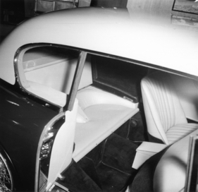 Aston Martin DB 2/4 (1955) - Rücksitze der vierplätzigen Saloon-Variante (1955) Aston Martin DB 2/4 (1955) - Rücksitze der vierplätzigen Saloon-Variante (1955)