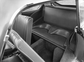 Aston Martin DB 2/4 (1955) - Rücksitze des Mark II (1955) Aston Martin DB 2/4 (1955) - Rücksitze des Mark II (1955)