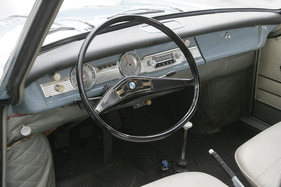 BMW 700 LS (1962) - Armaturenbrett - man beachte das nicht ganz runde Lenkrad (1962) BMW 700 LS (1962) - Armaturenbrett - man beachte das nicht ganz runde Lenkrad (1962)
