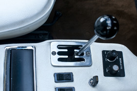 Dino 308 GT4 (1974) - Kulissenschaltung, der erste Gang ist links hinten