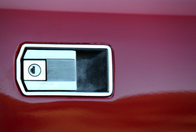 Dino 308 GT4 (1974) - Türschlösser mit Klappgriff