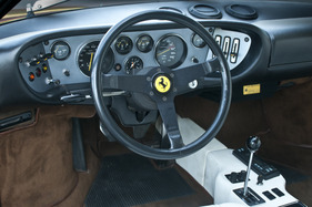 Dino 308 GT4 (1974) - der Pilot wird umfassend informiert (1974) Dino 308 GT4 (1974) - der Pilot wird umfassend informiert (1974)