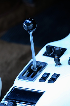 Dino 308 GT4 (1974) - der Schalthebel mit kugelförmigem Schaltknopf