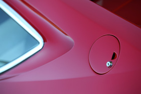 Dino 308 GT4 (1974) - der Tankdeckel sitzt hinter der C-Säule