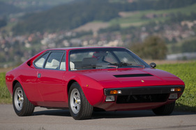 Dino 308 GT4 (1974) - die Gürtellinie steigt bis zur C-Säule an