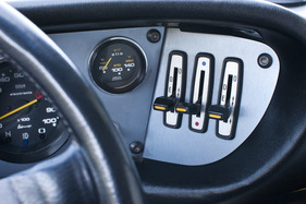 Dino 308 GT4 (1974) - einfach verständliche Bedienungsorgane