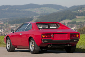 Dino 308 GT4 (1974) - erst ab Baujahr 1976 gab es das springende Pferd auf dem Dino