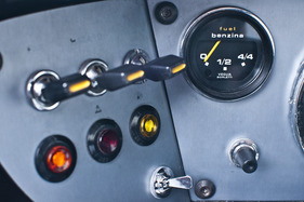 Dino 308 GT4 (1974) - klassische Kipphebel und Leuchten