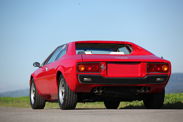 Dino 308 GT4 (1974) - mit nachträglich angebrachtem Ferrari-Rösschen