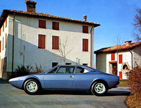 Dino 308 GT4 (1974) - wurde vielfach in metallisierten Farbtönen ausgeliefert