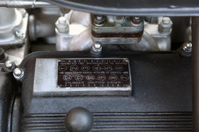 Ferrari 330 GT (1967) - Zündreihenfolge im Motorraum dokumentiert