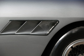 Ferrari 330 GT (1967) - auch die Form der Kühleinlässe änderte zur Serie 2, wenn auch nicht massgeblich