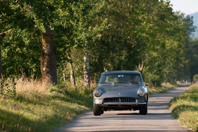 Ferrari 330 GT (1967) - schlichte Gestaltung