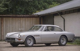Ferrari 330 GT 2+2 (1965) - angeboten an der Artcurial Versteigerung "Automobiles Sur les Champs VI" am 20. Oktober 2013