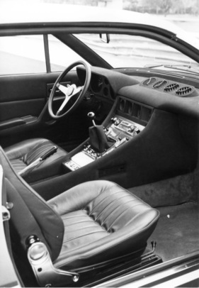 Ferrari 365 GT4 2+2 (1972) - klassisches Interieur im Pininfarina-Coupé (1972)