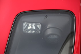 Ferrari 512 M (1995) - Elipsoid-Scheinwerfer und Ferrari-Logo auf den Abdeckungen