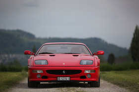 Ferrari 512 M (1995) - mit neuer Gestaltung der Öffnung vorne Familienähnlichkeit zu F355