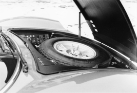 Ferrari Dino 246 GT (1971) - Haube und Ersatzrad (1971) Ferrari Dino 246 GT (1971) - Haube und Ersatzrad (1971)