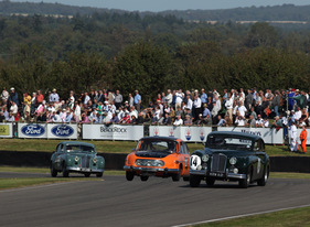 Jaguar Mk VII (1952) - Rennen R5 und R12 - St Mary's Trophy am Goodwood Revival 2012 (1952)