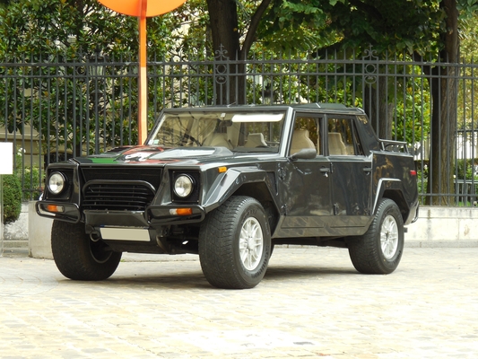Lamborghini LM 002 (1990) - angeboten an der Artcurial-Versteigerung "Sur les Champs 6" vom 20. Oktober 2013