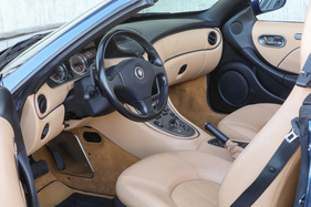 Maserati Spyder Cambiocorsa (2003) - the interior looks dignified and of high quality