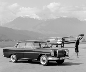 Mercedes-Benz 220 S (1959) - Mercedes-Benz Typ Limousine 220 Sb - Rückspiegel auf dem Vorderkotflügel (1959) Mercedes-Benz 220 S (1959) - Mercedes-Benz Typ Limousine 220 Sb - Rückspiegel auf dem Vorderkotflügel (1959)