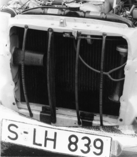 Mercedes-Benz 220 S (1961) - vier Stahlrohre sollten den Kühler schützen