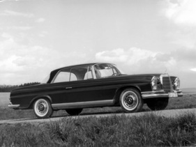 Mercedes-Benz 220 SE Coupé (1962) - der 120 PS starkte eingespritzte Reihensechszylindermotor verleiht dem Coupé eine sportliche Note