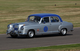 Mercedes-Benz 220S (1958) - Rennen R5 und R12 - St Mary's Trophy am Goodwood Revival 2012 (1958) Mercedes-Benz 220S (1958) - Rennen R5 und R12 - St Mary's Trophy am Goodwood Revival 2012 (1958)