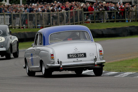 Mercedes-Benz 220S (1958) - Rennen R5 und R12 - St Mary's Trophy am Goodwood Revival 2012 (1958) Mercedes-Benz 220S (1958) - Rennen R5 und R12 - St Mary's Trophy am Goodwood Revival 2012 (1958)