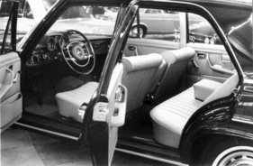 Mercedes-Benz 280 SE am Genfer Automobilsalon 1972 - überzeugt weiterhin durch höchste Verarbeitungsqualität (1972) Mercedes-Benz 280 SE am Genfer Automobilsalon 1972 - überzeugt weiterhin durch höchste Verarbeitungsqualität (1972)