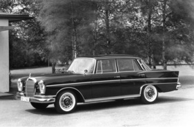 Mercedes-Benz 300 SE (1962) - die Limousine als Basis für die sportlichen Coupé- und Cabriolet-Versionen (1962) Mercedes-Benz 300 SE (1962) - die Limousine als Basis für die sportlichen Coupé- und Cabriolet-Versionen (1962)