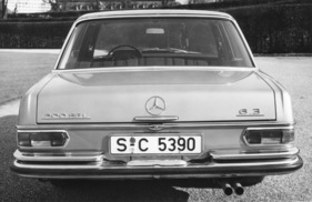 Mercedes-Benz 300 SEL 6.3 (1968) - Heckansicht, nur die Bezeichnung '6.3' wies auf das Potential des Wagens hin (1968) Mercedes-Benz 300 SEL 6.3 (1968) - Heckansicht, nur die Bezeichnung '6.3' wies auf das Potential des Wagens hin (1968)