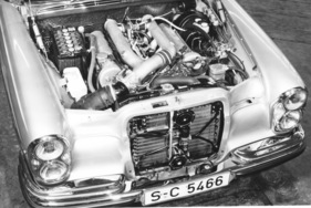 Mercedes-Benz 300 SEL 6.3 (1968) - V8-Motor und Kühler