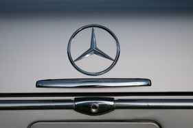 Mercedes-Benz 300 SEL 6.3 (1972) - Der Stern auf dem Kofferraumdeckel