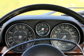 Mercedes-Benz 300 SEL 6.3 (1972) - Drehzahlmesser mit rotem Bereich ab 5'500 UMin (1972) Mercedes-Benz 300 SEL 6.3 (1972) - Drehzahlmesser mit rotem Bereich ab 5'500 UMin (1972)