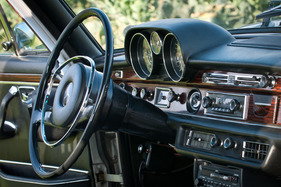 Mercedes-Benz 300 SEL 6.3 (1972) - Noch klassisch mit dünnwandigem Bakelit-Lenkrad_DSC7959