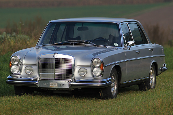 Mercedes Benz 300 SEL 6.3 - Super sports car in limousine guise