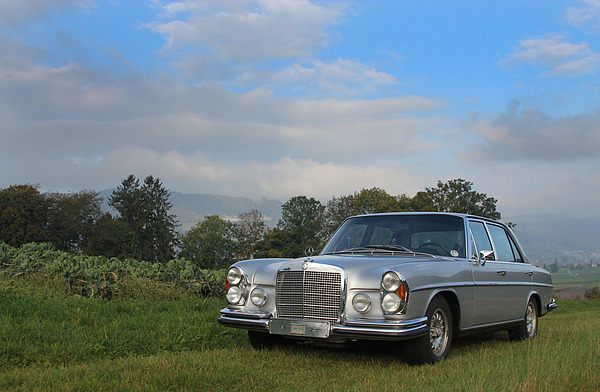 Mercedes-Benz 300 SEL 6.3 (1972) - nur die übereinanderliegenden Doppelscheinwerfer unterschieden den 6,3-Liter vom kleineren Bruder