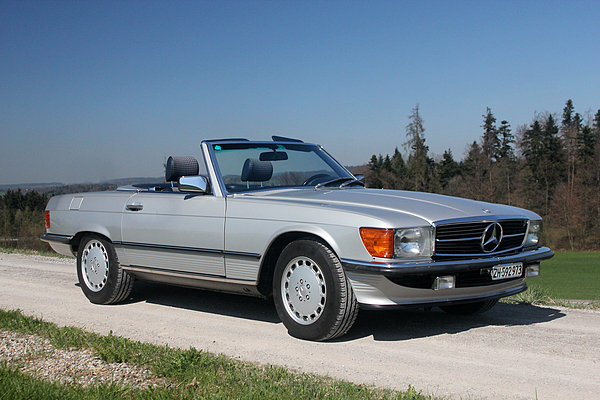 Mercedes-Benz 300 SL (R107) - a youthful classic with a legendary name