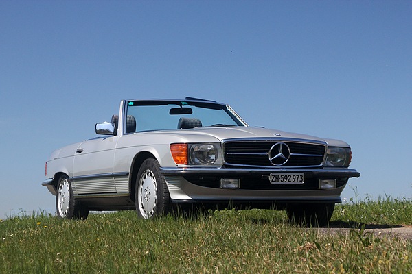 Mercedes-Benz 300 SL (1987) - viel Chrom und ein breiter Kühlergrill prägen den 300 SL