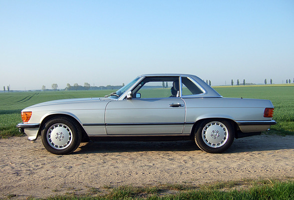 Mercedes-Benz 300 SL (1987) - von der Seite ist die spezielle Form des Hardtops nicht zu sehen