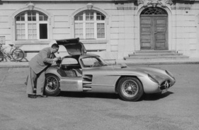 Mercedes-Benz 300 SLR (1956) - Interieur wird geprüft