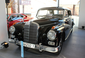 Mercedes-Benz 300 d (1959) - als Lot 040 an der Klassikstadt Herbstauktion vom 13. Oktober 2012 angeboten (1959) Mercedes-Benz 300 d (1959) - als Lot 040 an der Klassikstadt Herbstauktion vom 13. Oktober 2012 angeboten (1959)