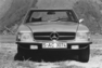Mercedes-Benz 350 SL (1971) - von vorne gesehen sieht man die charakteristische Form des Hardtops gut (© Archiv Automobil Revue)