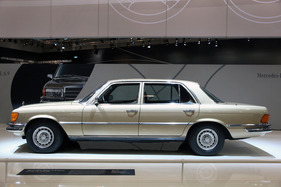 Mercedes Benz 450 SEL 6.9 (1980) - mit dem gewaltigen Hubraum von 6,9 Litern wurden 286 PS produziert, was für 225 km/h ausreichte, erstmals auch mit ABS erhältlich (Techno Classica 2013) (1980) Mercedes Benz 450 SEL 6.9 (1980) - mit dem gewaltigen Hubraum von 6,9 Litern wurden 286 PS produziert, was für 225 km/h ausreichte, erstmals auch mit ABS erhältlich (Techno Classica 2013) (1980)