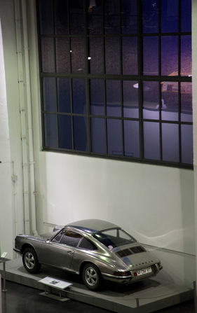 Porsche 911 S (1967) - im Verkehrszentrum des Deutschen Museums - ausgerüstet mit Edelstahlkarosserie und 150'000 km dauererprobt (1967)