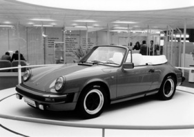 Porsche 911 SC (1982) - am Genfer Automobilsalon von 1982 - nach 17 Jahren Unterbruch bietet Porsche erstmals wieder ein Voll-Cabrio an (1982)
