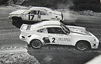 Bild: Porsche 911S (1977) - Gegenverkehr für Paul Newman im Porsche 911S - Um ein Haar wäre er mit dem spulenden Chevrolet Nova von Tim Chitwood und Vince Gimondo kollidiert (12 Stunden von Sebring 1977)