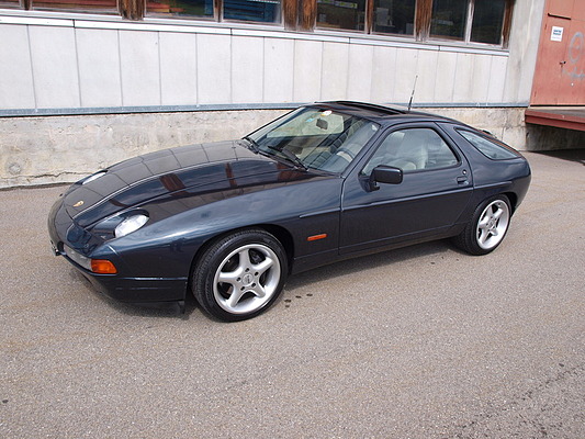 Bild: Porsche 928 S4 (1987) - angeboten an der No-Limit-Auktion der Oldtimer Galerie Toffen vom 17. September 2011